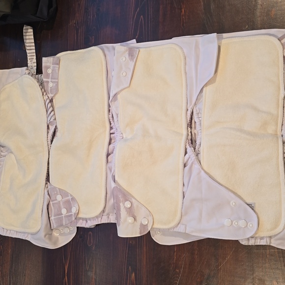 Nora's Nursery Cloth Diaper Bundle (4 Diapers + 1 Wet Bag) - Neutral Aztec Print - Picture 3 of 4